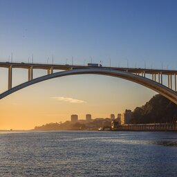 Portugal-Porto-Excursie-Begeleide-fietstocht-Arrabida-bridge