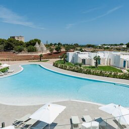 Puglia-Adriatische-kust-Cala-Ponte-zwembad