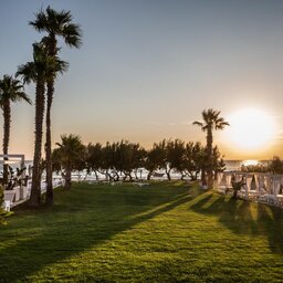 Puglia-Adriatische-kust-Canne Bianche Lifestyle Resort-zonsondergang-tuin