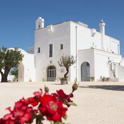 Puglia-Adriatische-kust-Masseria-Le-Torri-hotelgebouw