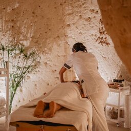 Puglia-Adriatische-Kust-Masseria Muntibianchi Agriresort-massage-cave