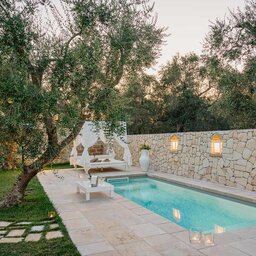 Puglia-Adriatische-Kust-Masseria Muntibianchi Agriresort-suite-met-privé-zwembad