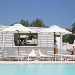 Puglia-Adriatische-Kust-Tenuta-Centoporte-zwembad-poolbar