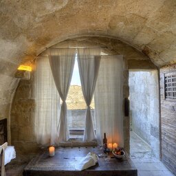 Puglia-Basilicata-Sextantio-Le-Grotte-Della-Civita-kamer-interieur