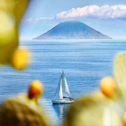 rsz_1rsz_sicilie-eolische-eilanden-uitzicht-stromboli-vanaf-salina