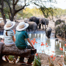 rsz_amazing-family-safari-kindjes-mama-met-kindjes-hoedjes