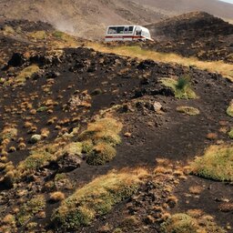 rsz_oost-sicilie-etna-excursie-mt_etna_jeep_and_hiking_tour_with_lunch_at_agriturismo-2