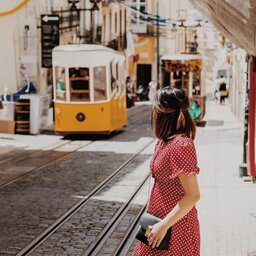 rsz_portugal-lissabon-tram-straatbeeld