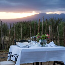 rsz_tanzania-ngorongoro-oldeani-mountain-lodge-romantisch-diner-2