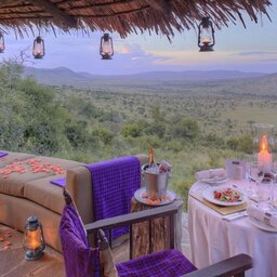 rsz_tanzania-serengeti_np-&beyond-kleins-camp-romantisch-diner