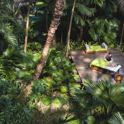 Seychellen-Anantara-Maia-Seychelles-Villas-massage-in-de-natuur