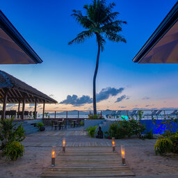 Seychellen-La-Digue-Le-Natautique-Waterfront-Hotel-restaurant-avond