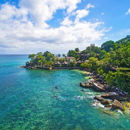 Seychellen-Mahe-Hilton-Northolme-Resort-&-Spa-luchtfoto-omgeving 3