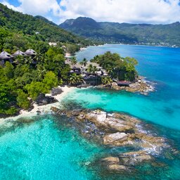 Seychellen-Mahe-Hilton-Northolme-Resort-&-Spa-luchtfoto-omgeving 4