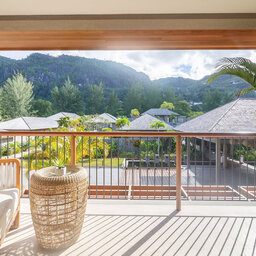 Seychellen-Mahe-L'Escale-Resort-Marina-&-Spa-classic-kamer-mountain-view-balkon