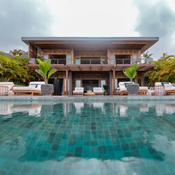 Seychellen-Mahe-L'Escale-Resort-Marina-&-Spa-royal-suite-zwembad