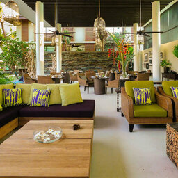 Seychellen-Praslin-Dhevatara-Beach-Hotel-lounge-zetels