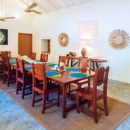 Seychellen-Private-Eilanden-Astove-Coral-House-tafel