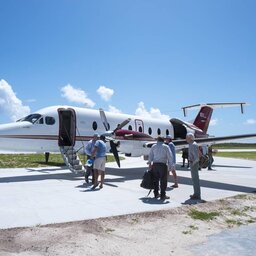 Seychellen-Private-Eilanden-Astove-Coral-House-vliegtuigje