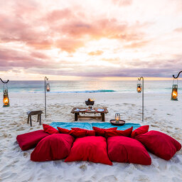 Seychellen-Private-eilanden-North-Island-romantisch-picknick-set-up-strand