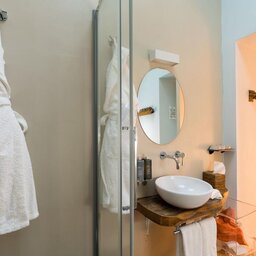 Sicilie-Oost-Sicilie-Monaci-delle-Terre-Nere-badkamer