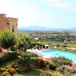 Sicilie-West-Sicilie-Baglio-Oneto-Hotel-zwembad-hotelgebouw