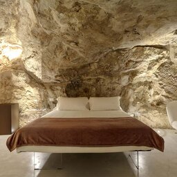Sicilie-Zuidoost-Ragusa-Locanda-Don-Serafino-luxury-suite-bed