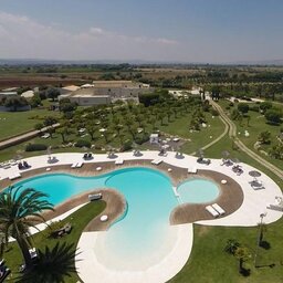 Sicilie-Zuidoost-Sicilie-Borgo-Pantano-luchtfoto-zwembad