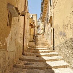 Sicilie-Zuidoost-streek-Noto-smal-straatje