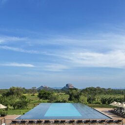 Sigiriya-Aliya-resort-zwembad