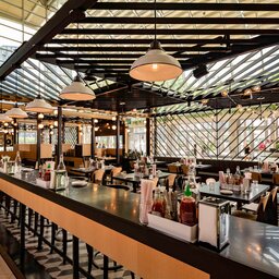 Singapore-Marina-Bay-Sands-black-tap-atrium