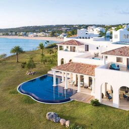 Sint-Maarten-Hotel-Belmond-La-Samanna-slaapkamer-private-pool-villa-bovenaanzicht