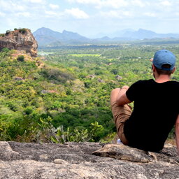 Sri-Lanka-Culturele-Driehoek-Excursie-Beklimming-Pidurangala-rock 3