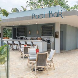 Tanzania-Arusha-Gran-Melia-Arusha-pool-bar