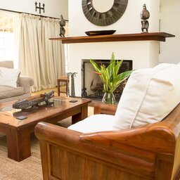 Tanzania-Arusha-legendary-lodge-Kahawa-cottage-woonkamer