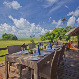 Tanzania-Katavi NP-Mbali-Mbali-Katavi-Lodge-tafel-deck