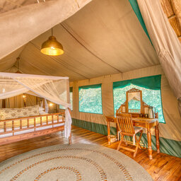 Tanzania-Katavi NP-Mbali-Mbali-Katavi-Lodge-tent-interieur