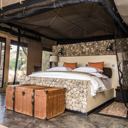 Tanzania-Lake-Manyara-Chem-Chem-Lodge-bed