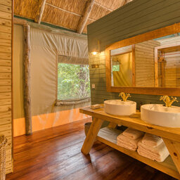 Tanzania-Mahale-Mountains-Mbali-Mbali-Mahale-Lodge-badkamer