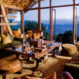 Tanzania-Ngorongoro-Crater-Lodge-lounge-zetels
