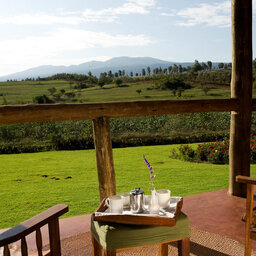 Tanzania-Ngorongoro-Farm House-zicht vanop de kamer