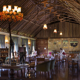 Tanzania-Ngorongoro-Neptune-Luxury-Lodge-restaurant-binnen