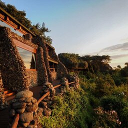 Tanzania-Ngorongoro-Serena-Safari-Lodge-gebouw