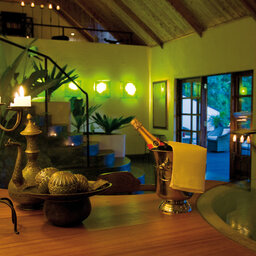 Tanzania-ngorongoro-The-Plantation-Lodge-sfeerbeeld-champagne