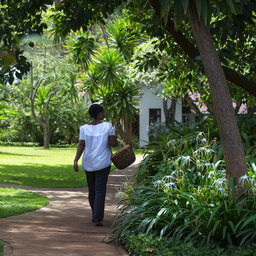 Tanzania-ngorongoro-The-Plantation-Lodge-tuin-roomservice