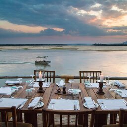 Tanzania-Nyerere NP-Sand River-diner-tafel