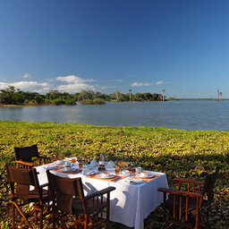 Tanzania-Nyerere-Siwandu Camp-lunch met zicht op het meer