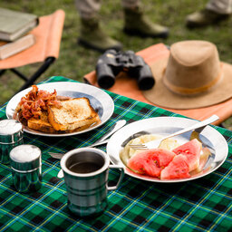 Tanzania-Sanctuary-Kichakani-Serengeti-Camp-sfeerbeeld-ontbijt