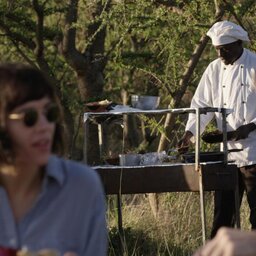 Tanzania-Serengeti NP-Asanja-Moru-bush-ontbijt