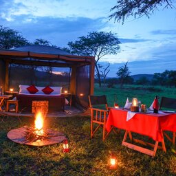 Tanzania-Serengeti NP-Asanja-Moru-romantisch-diner-en-tent